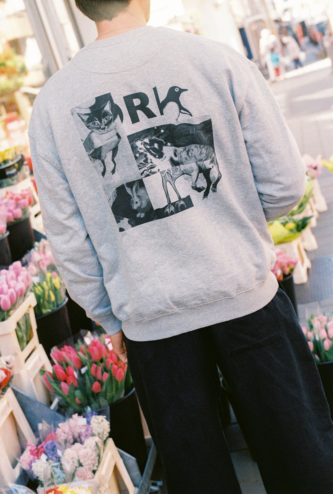 Oversized Rundhalspullover für Avant Arte.
