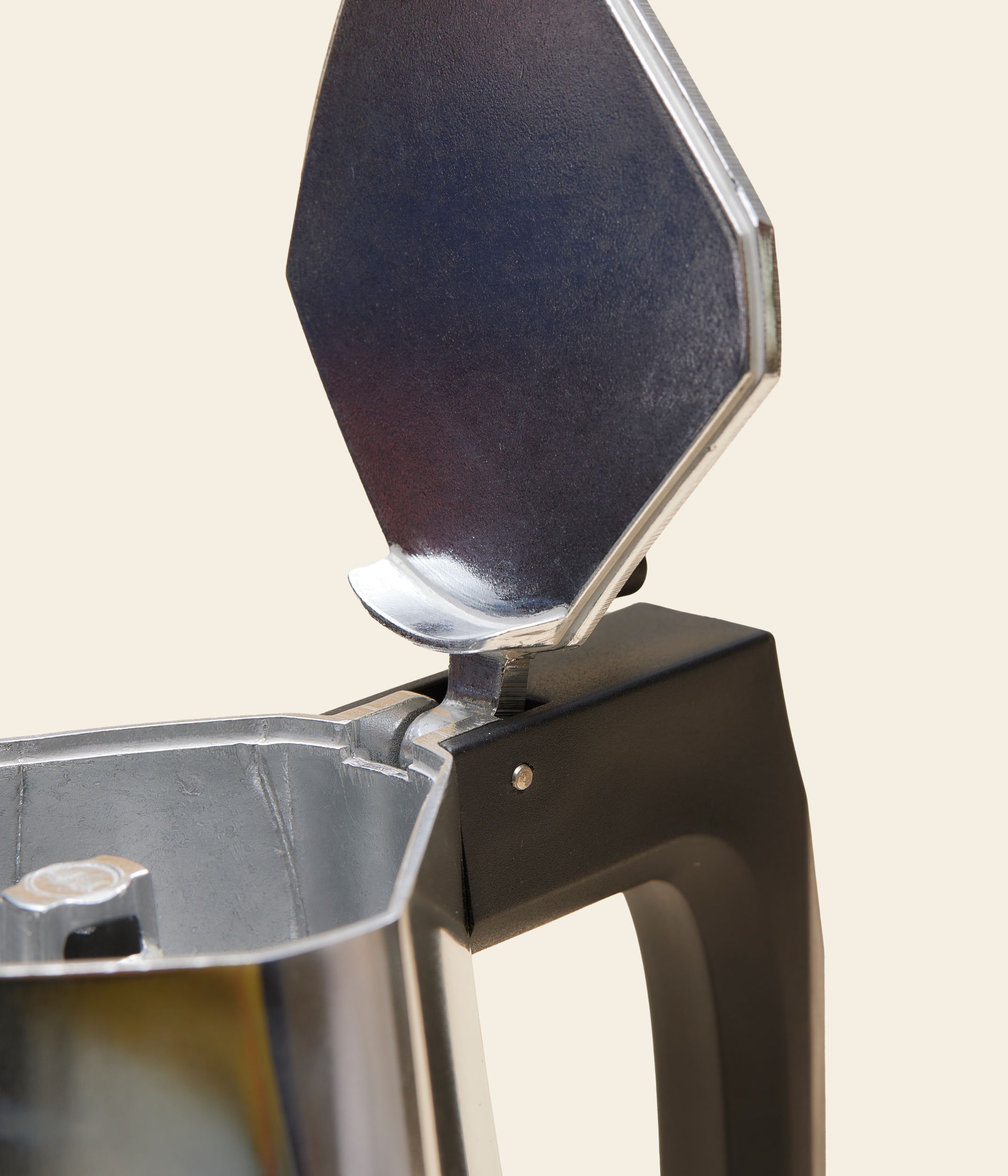 Alessi_moka_pot_MERCHERY_25_JULY_12646_1_f2f57ef337.jpg