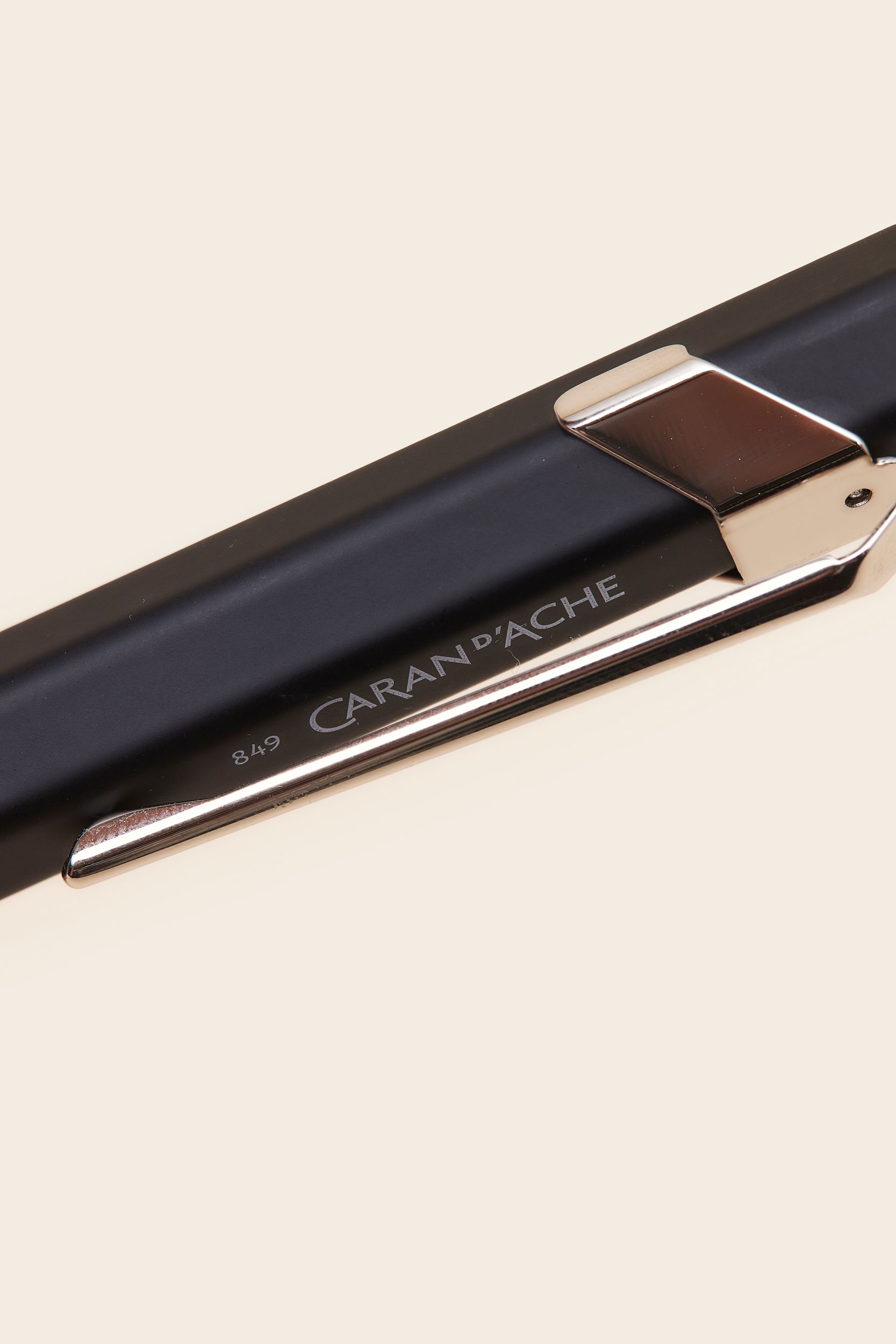 Caran_d_Ache_fountain_pen_Details_MERCHERY_MAY_2431790_copie_1_679d5d245d.jpg