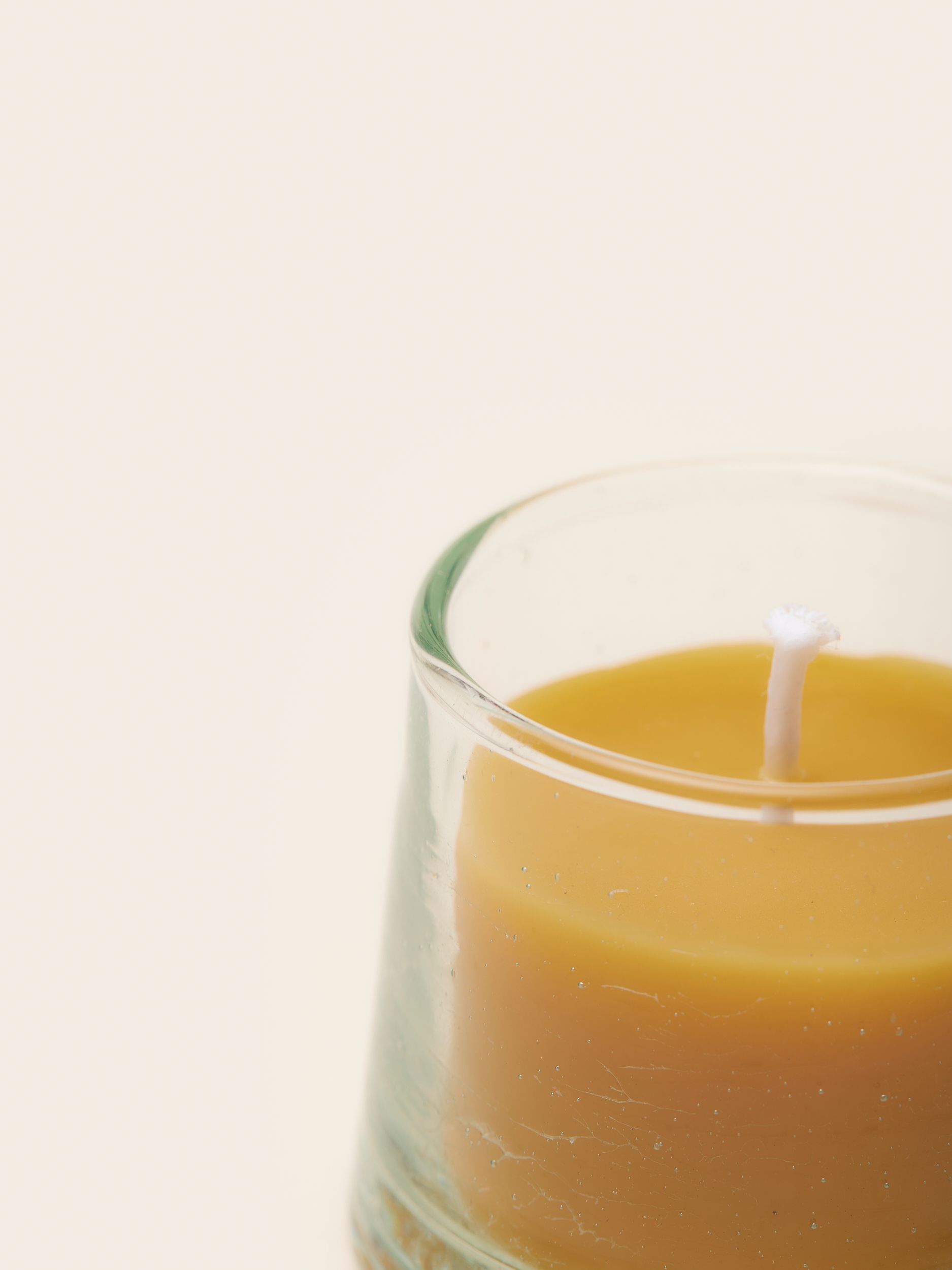 MERCHERY_Beeswax_candle_closeup_1_0d21e1ad30.jpg