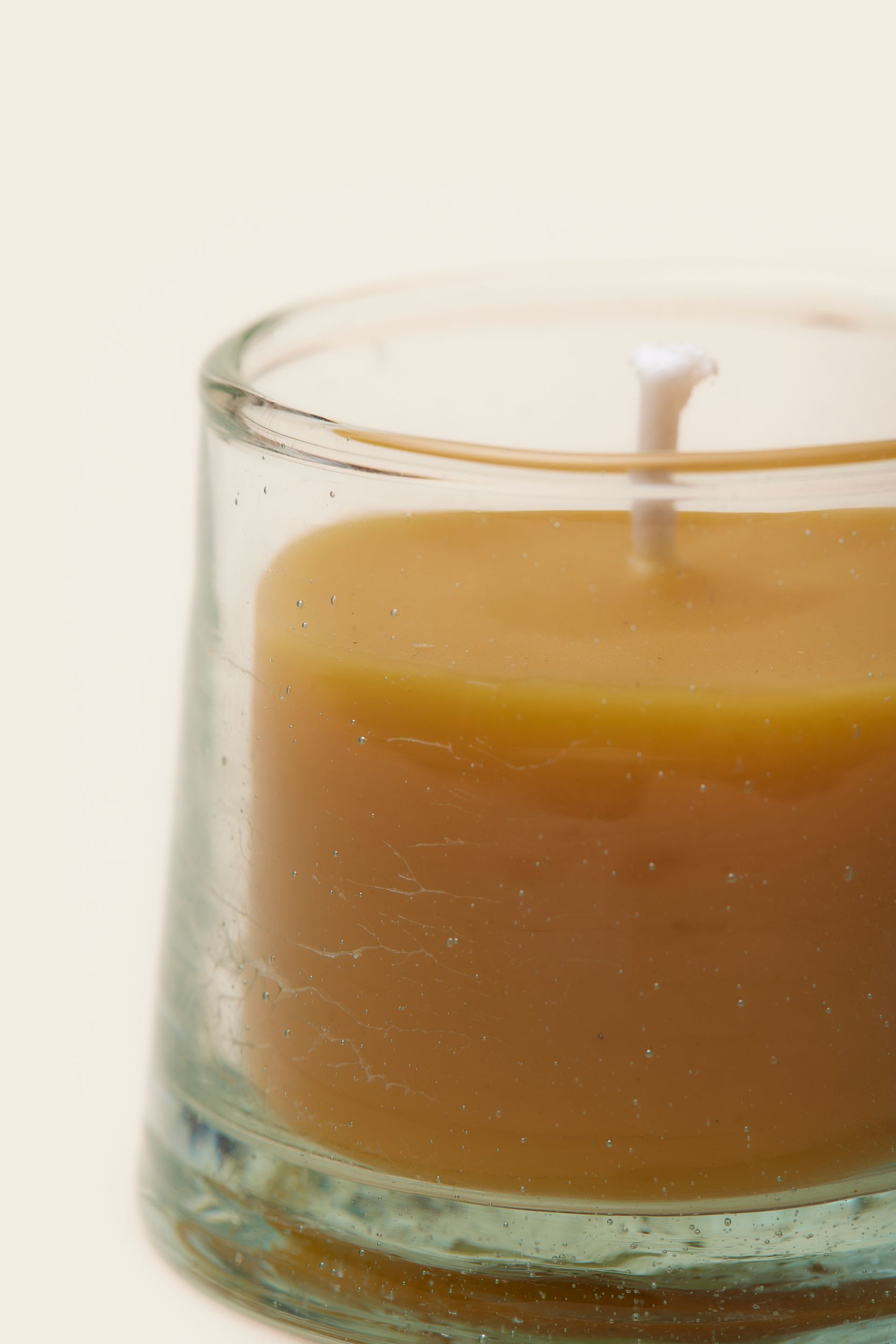 MERCHERY_Beeswax_candle_closeup_1_69a6907598.jpg