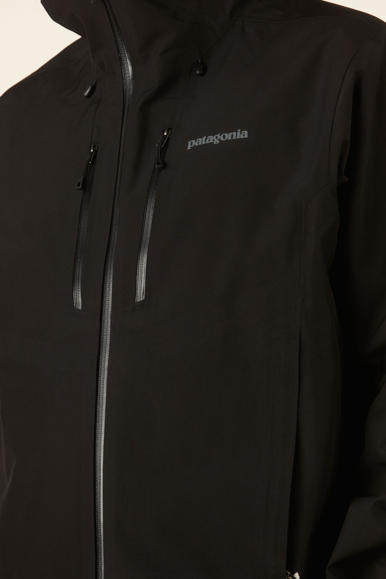 MERCHERY_MAY_Patagonia_triolet_jacket_black_men_front_details_1_1_a24d1fb31b.jpg