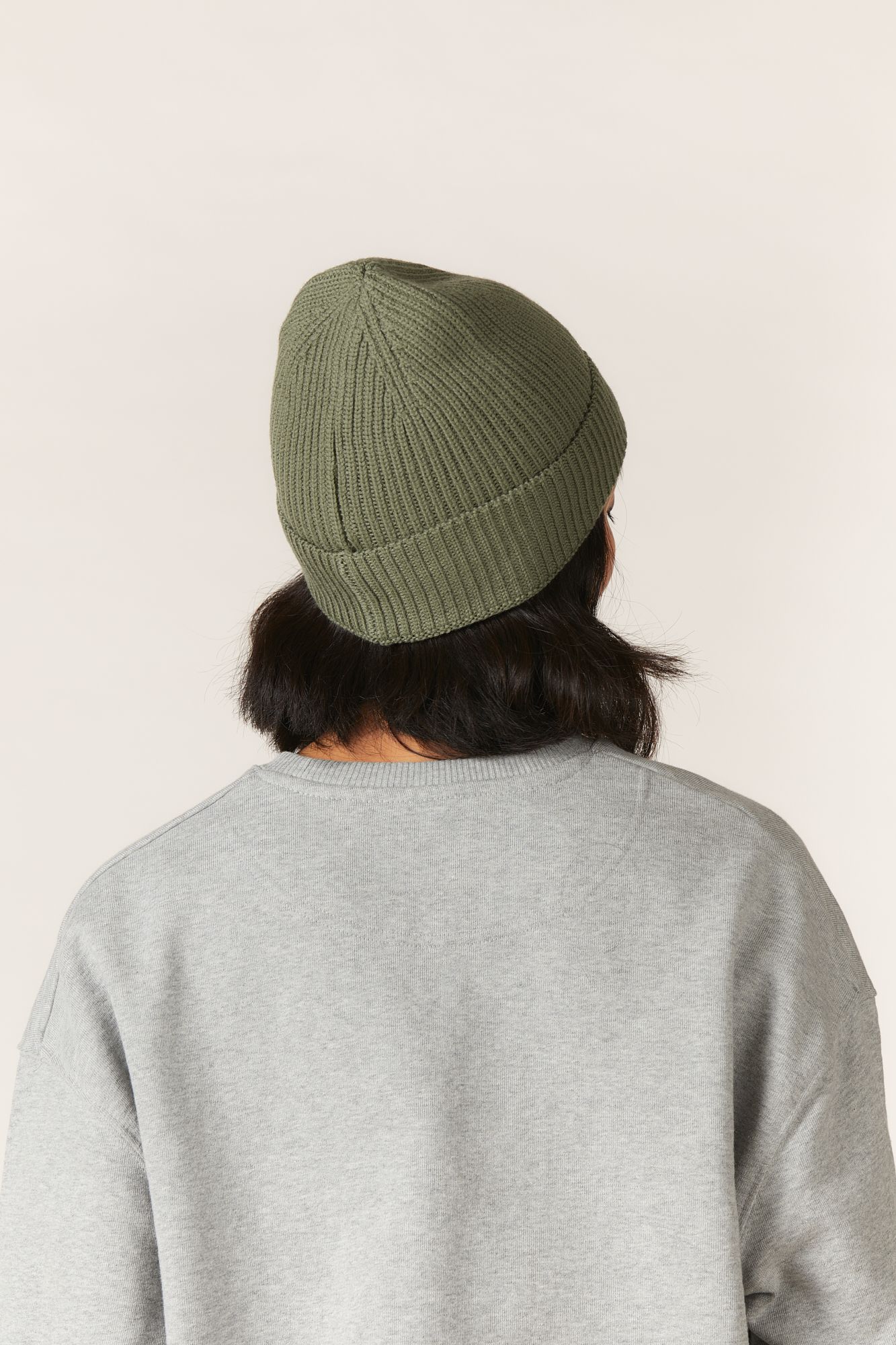 https://merchery.co/cms/uploads/MERCHERY_Merino_wool_beanie_green_tea_back_b80e901152.jpg