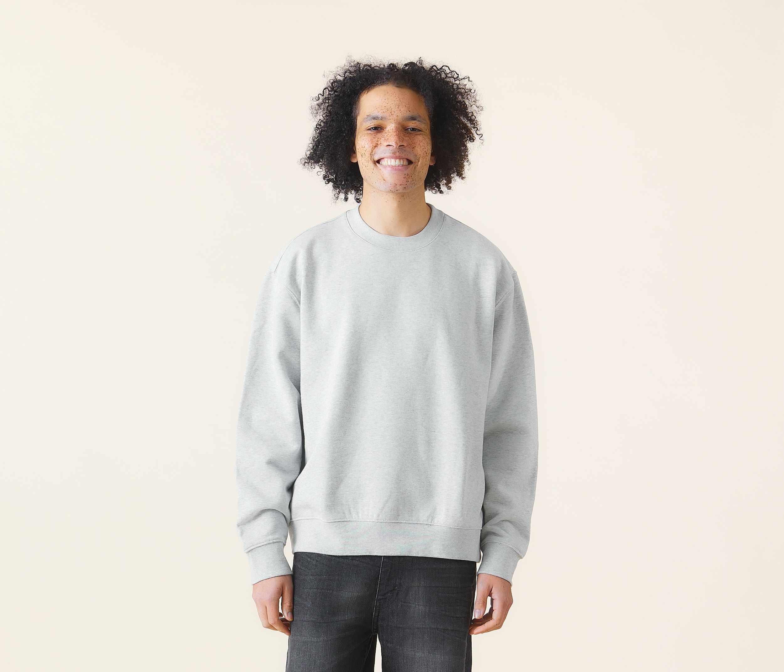 Organic_Basics_sweatshirt_Men_MERCHERY_2025_JANUARY_13209_Misty_grey_melange_2_e510a3372d.jpg