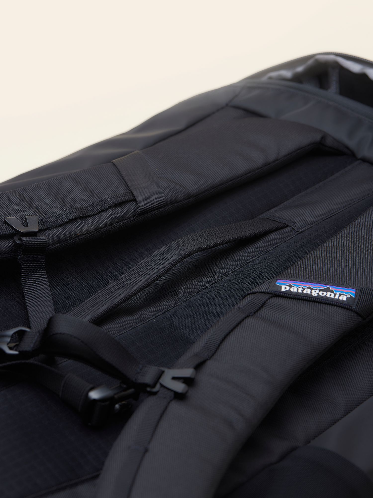 Patagonia_backpack_Details_MERCHERY_DEC_234578_1_bfdf09d6a2.jpg