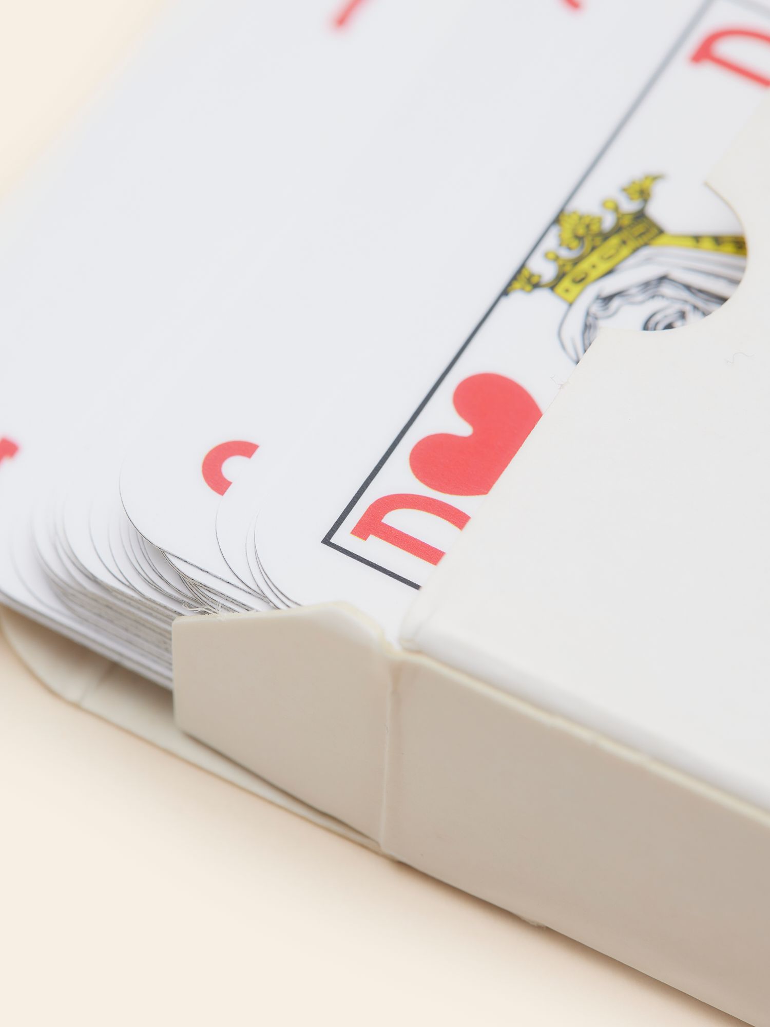 Playing_cards_Details_MERCHERY_DEC_234623_1_fa92659652.jpg