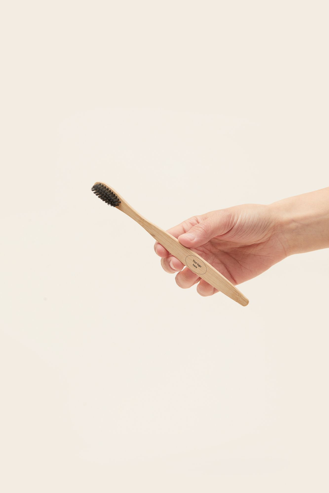 flat-bamboo-toothbrush_natural_11-27-AM_MERCH_PT050078.jpg