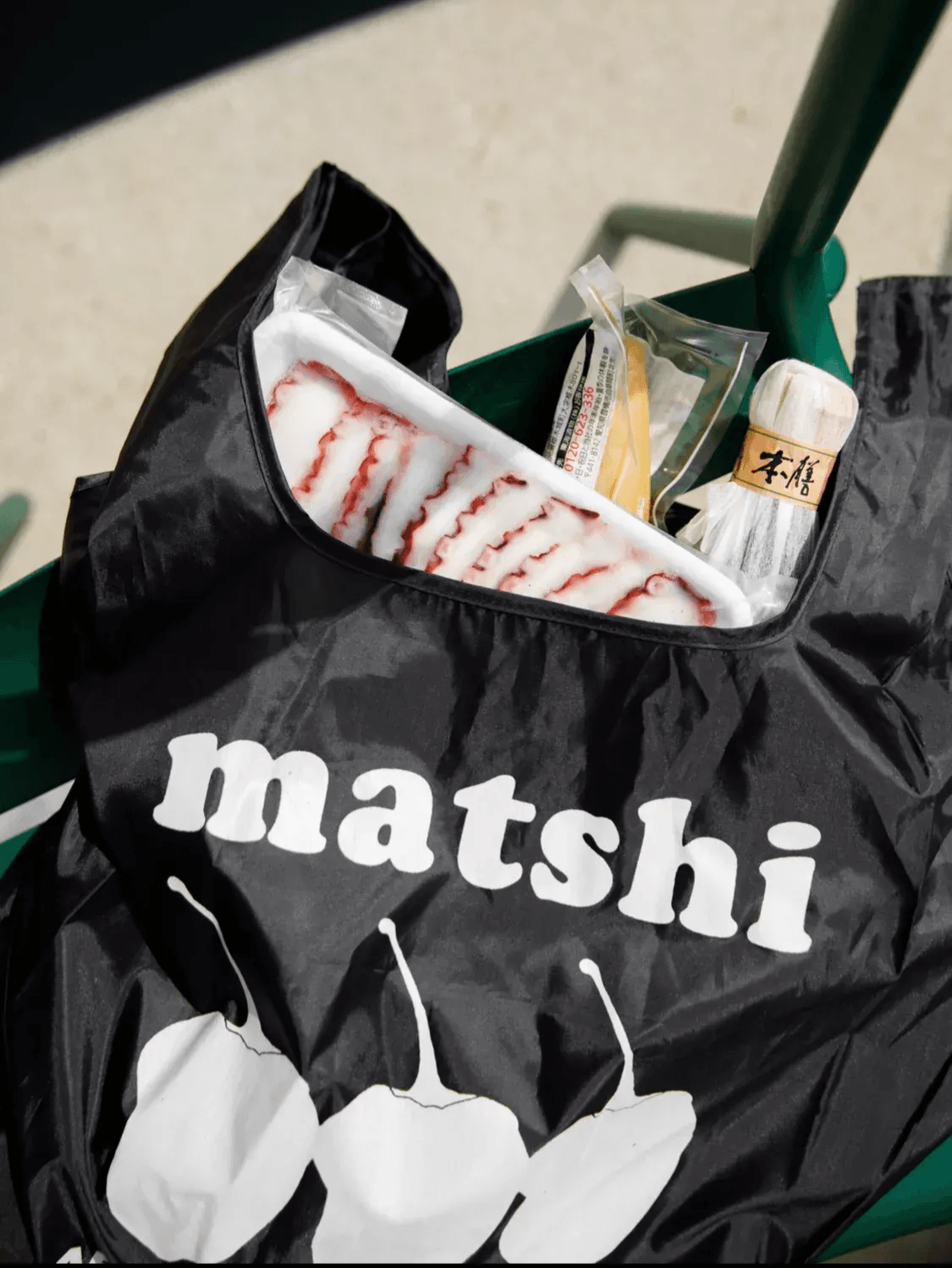r_pet_tote_Matshi_Merchery_1_webp_6c5f101b95.png
